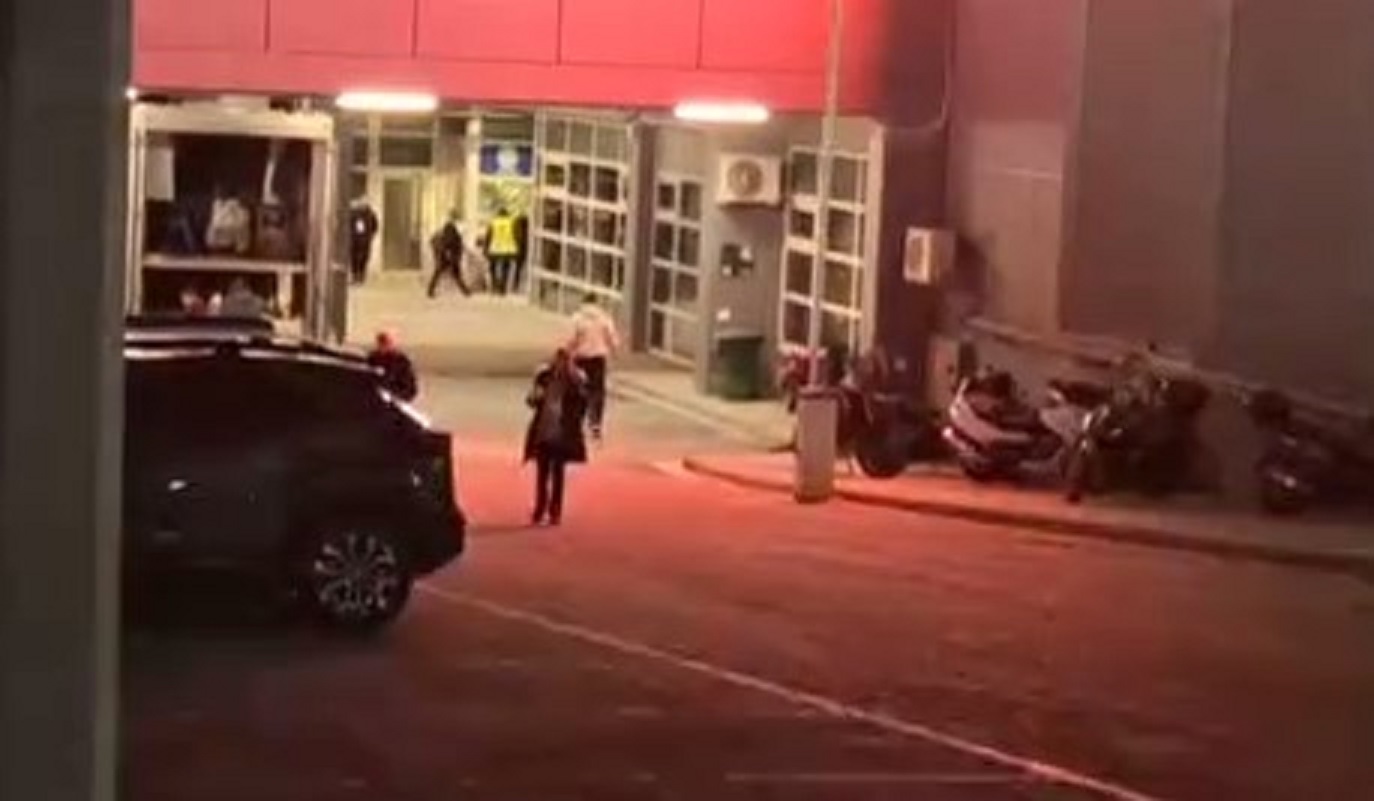 Jedan košarkaš Zvezde došao na meč sa Panatinaikosom van ostalih, sa njim je bio i član stručnog štaba