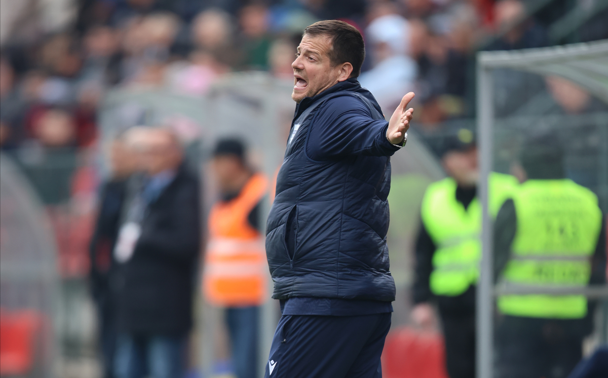 Nenad Lalatović i Pazarci u velikoj krizi: Upisali četvrti uzastopni poraz, navijači vređali igrače