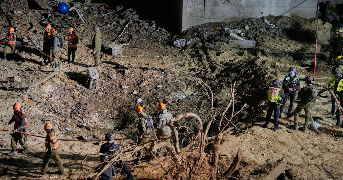 Footage of the attack on Arad circulates online: Crater between buildings, black smoke in the distance