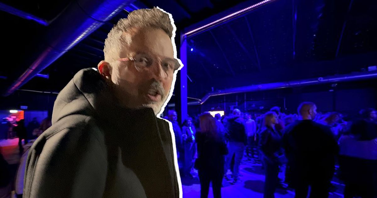 See how the audience booed Toni Cetinski in Ljubljana! He showed disrespect, was very late starting