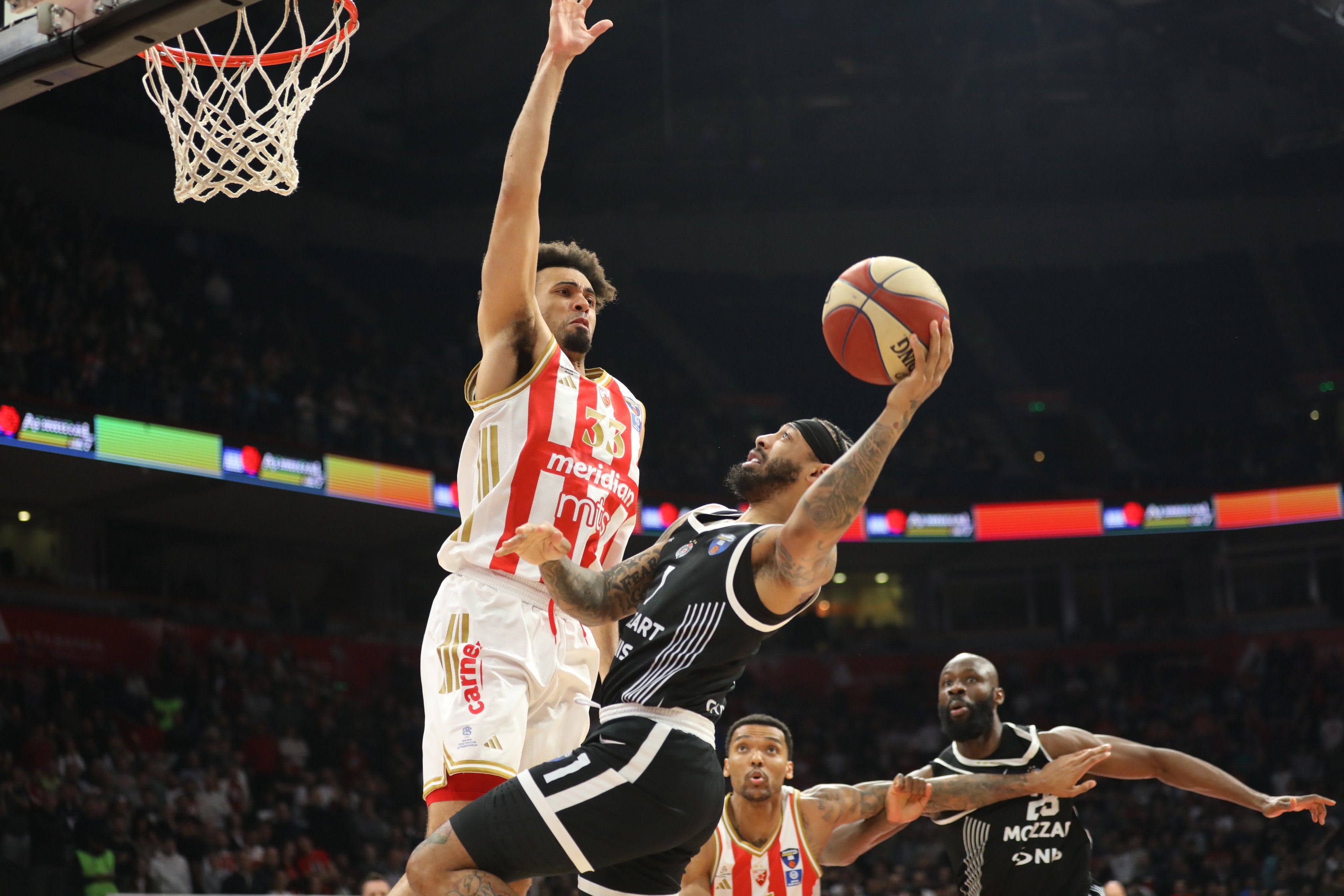 Poraz srpske košarke: Bez domaćih igrača na početku večitog derbija Zvezda - Partizan, deset stranaca!