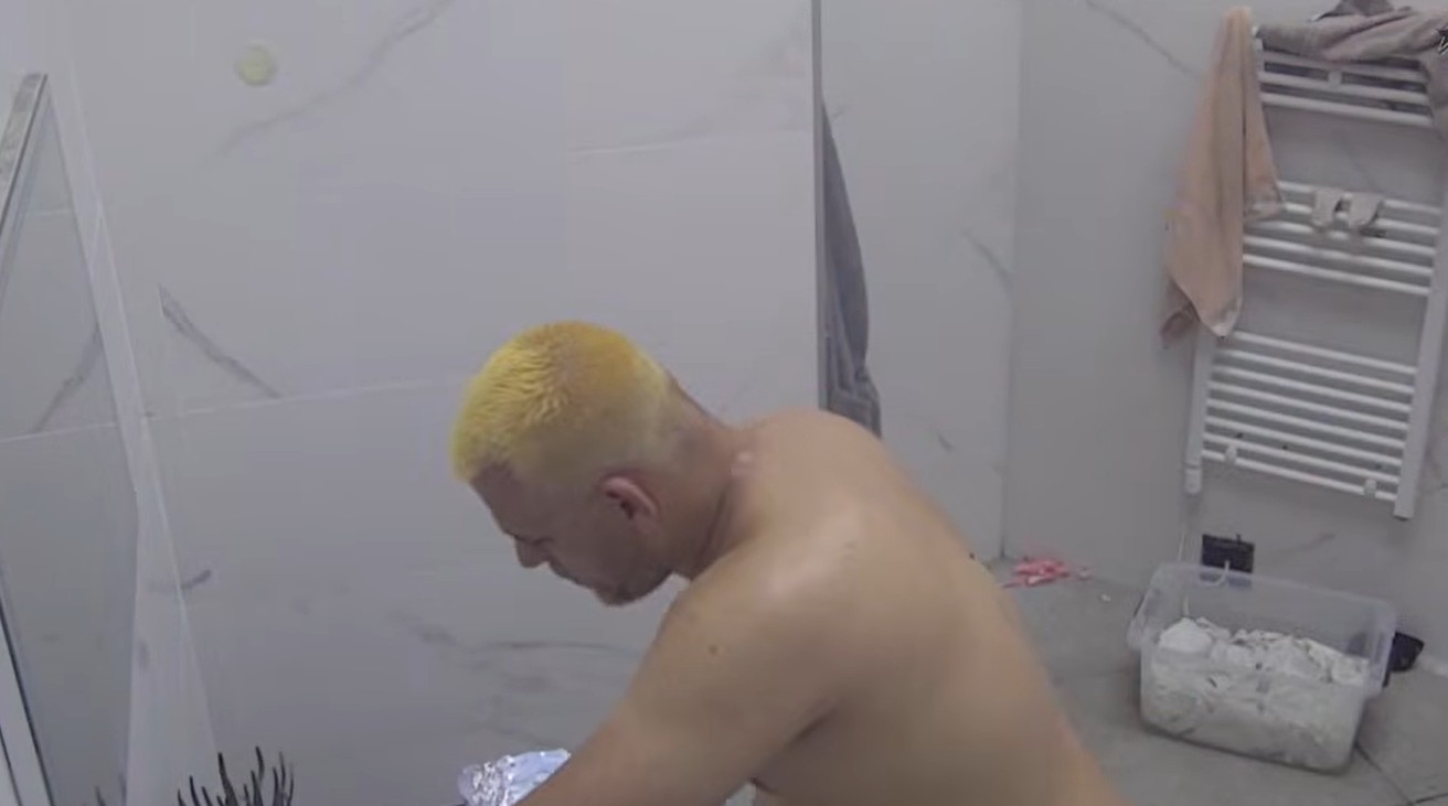 Šok prizor! Hteo promenu a spalio kosu: Učesnici Elite u neverici zbog Borine frizure, Uroš ga skroz unakazio