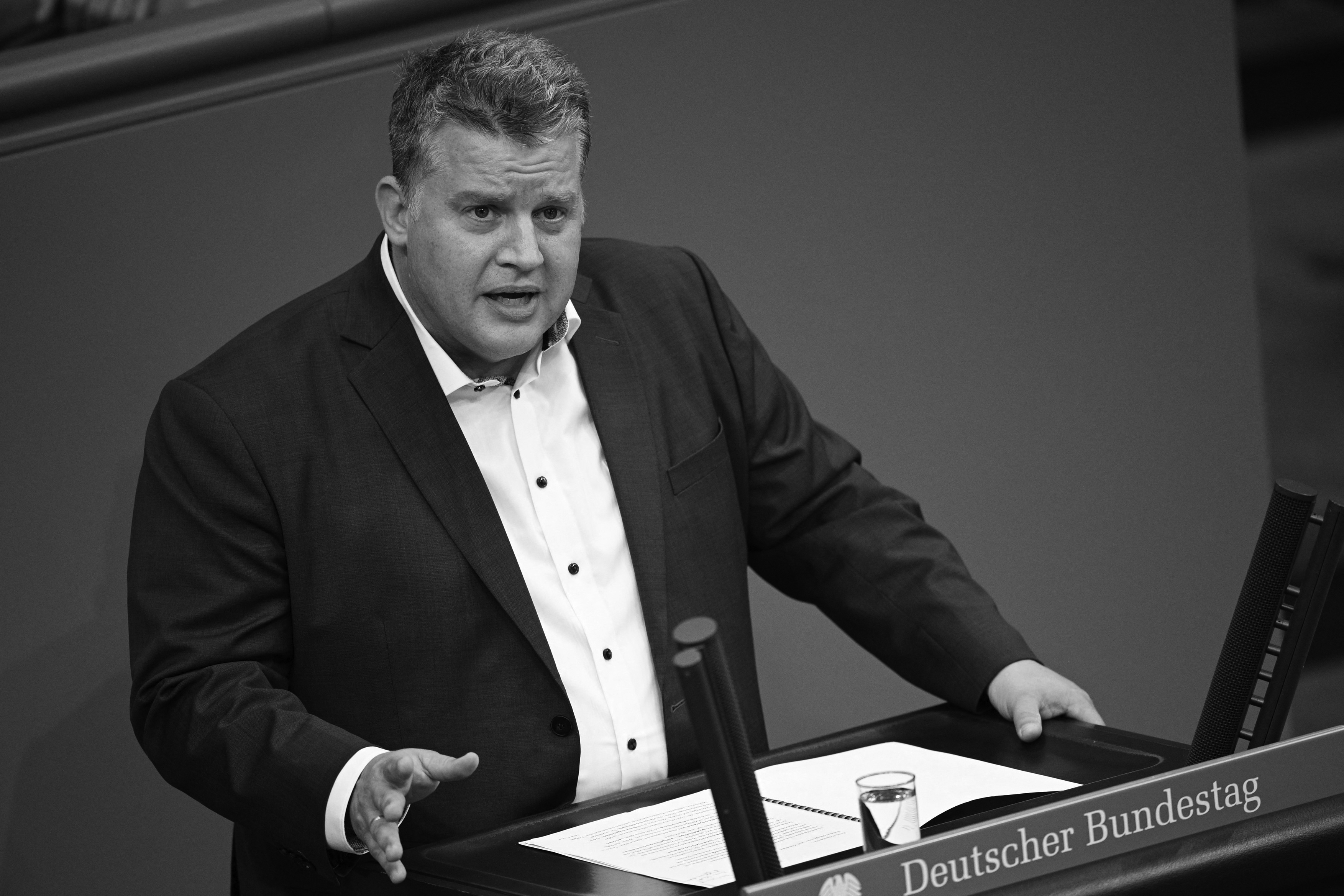 Tragedija potresla Nemačku: Čuveni političar se srušio na skijaškoj stazi, lekari nisu uspeli da ga spasu