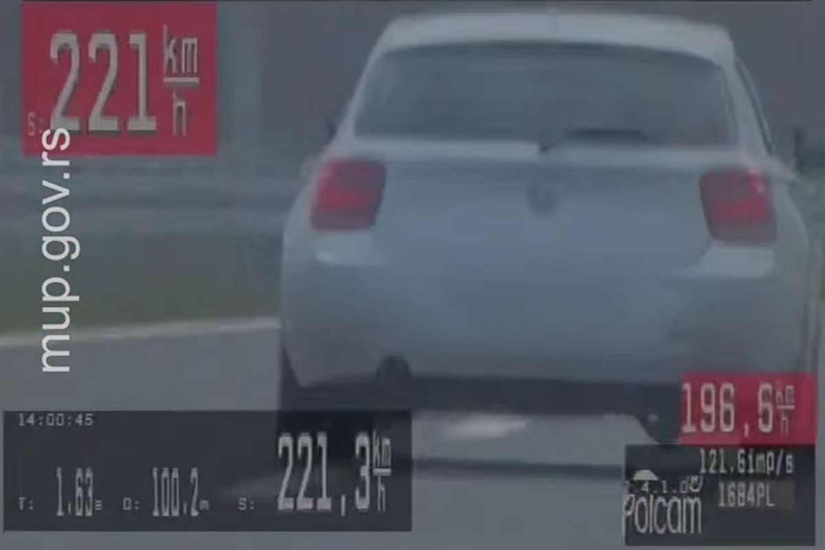 Devojka NAGAZILA BMW do poda! Razvila šok-brzinu kod Valjeva, pa dobila prijavu za nasilničku vožnju