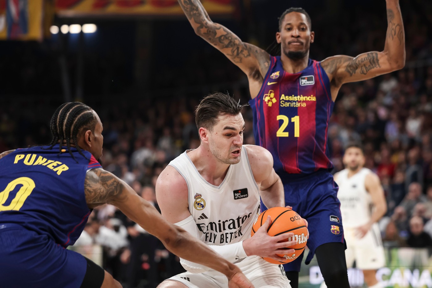 Real pokazao Zvezdi kako da slavi u Barseloni: Kraljevići dobili 2. četvrtinu sa 36:15 i slavili u El Klasiku