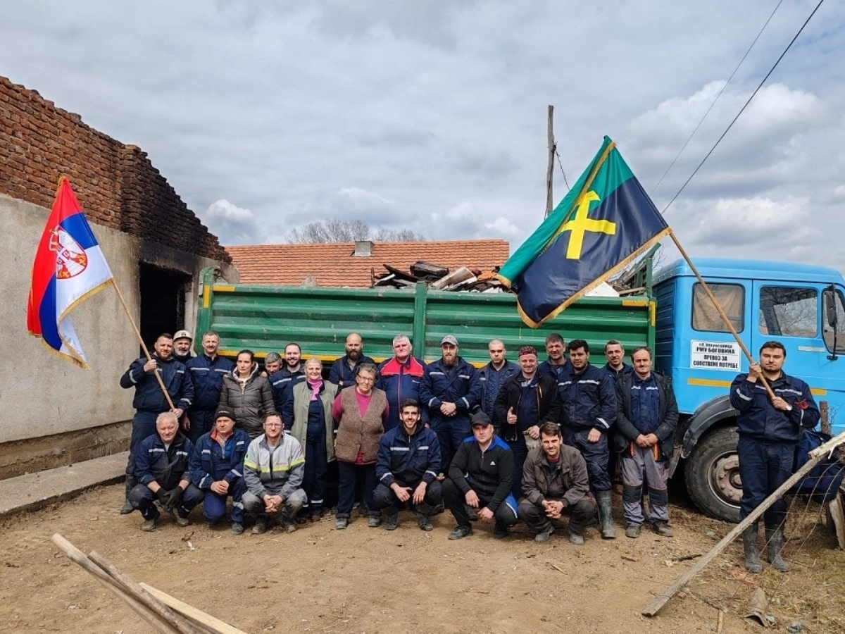 Eksplodirala plinska boca i odnela im sve što su imali: Sibinovićima u pomoć došli RUDARI, evo šta su zatekli