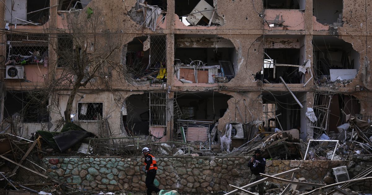 Iran žestoko udario Izrael: Veliki broj povređenih, slike razaranja su potresne - Vesti - Telegraf.rs