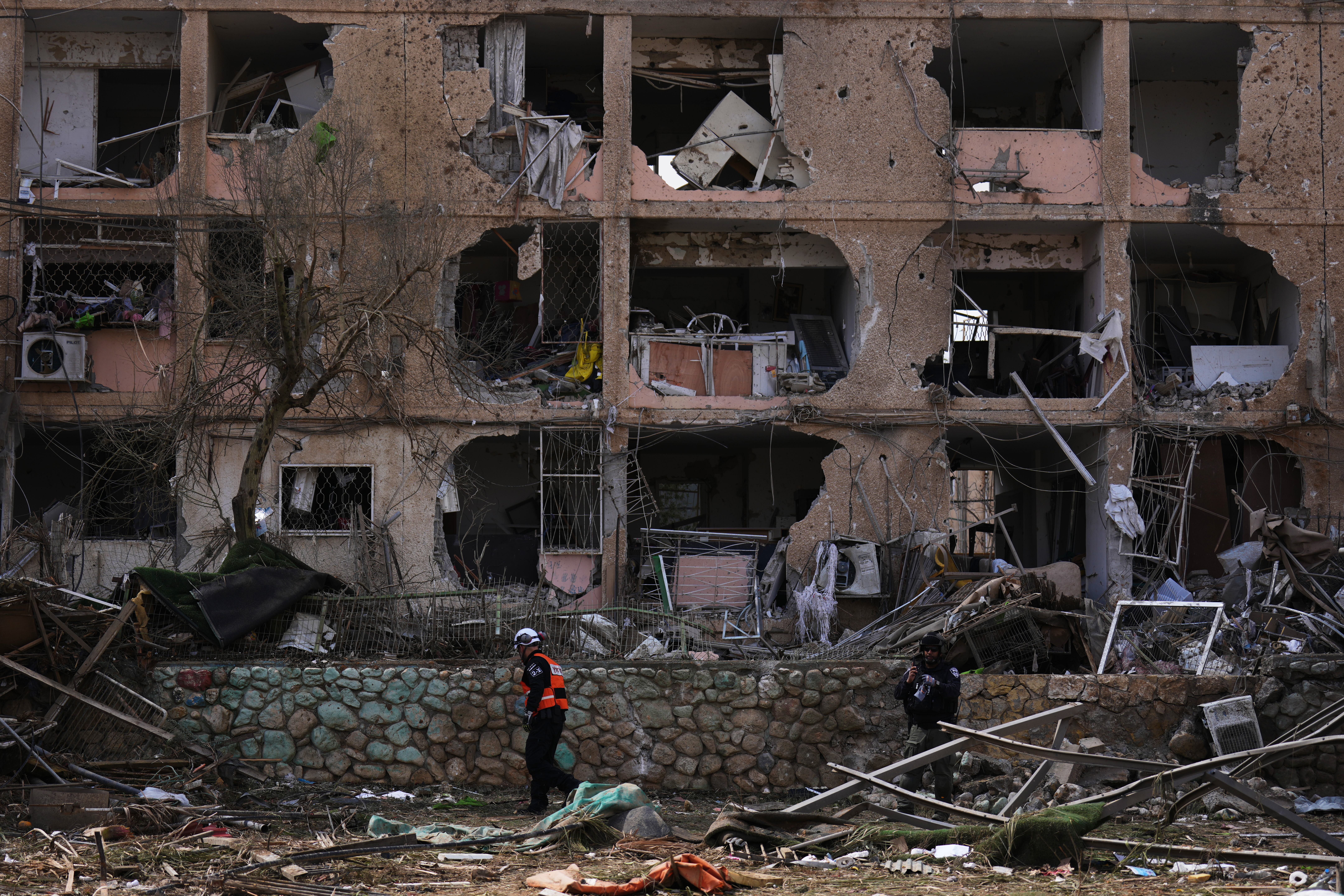 Iran žestoko udario Izrael: Dosta povređenih, slike razaranja su potresne