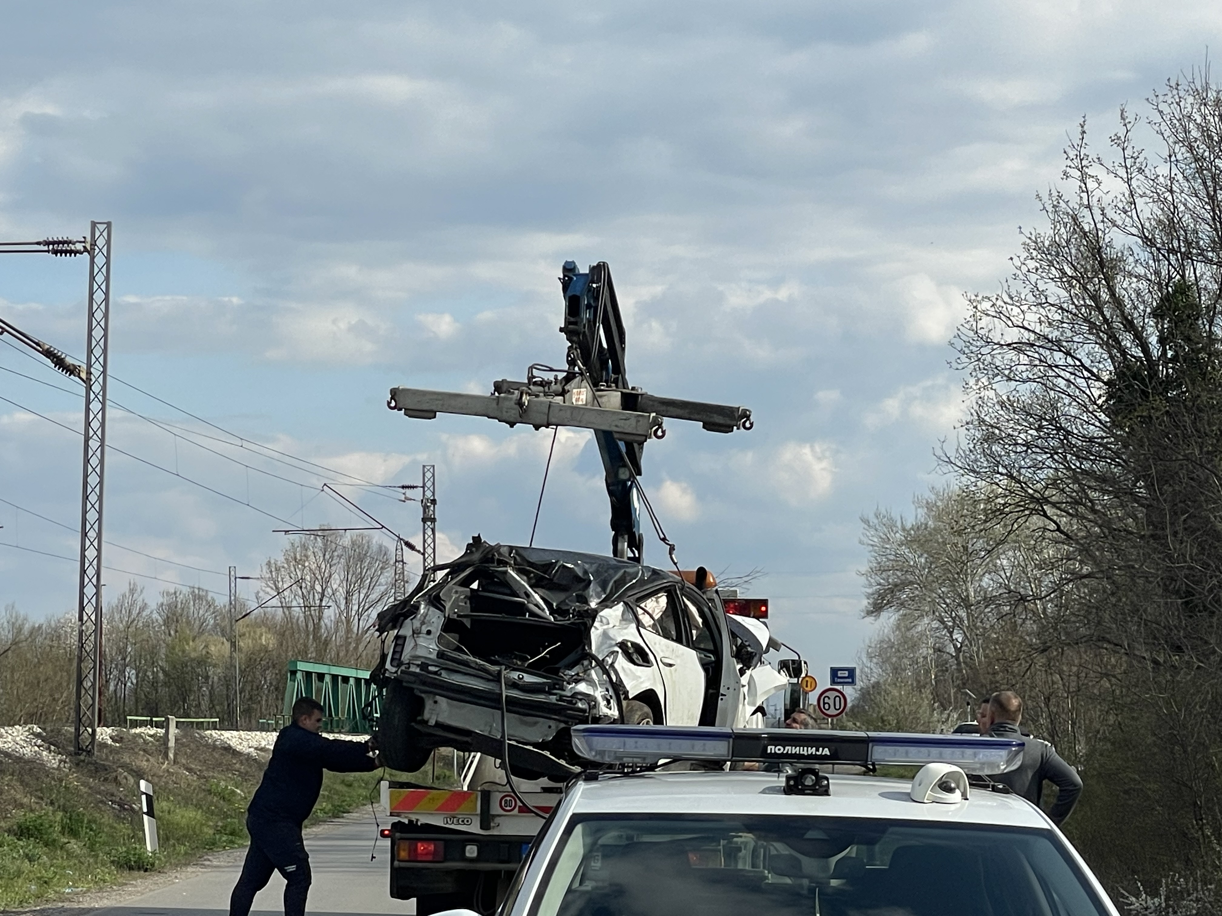 KRVAV UDES U STUBLINAMA: Pauk odnosi smrskanu školjku "folksvagena", policija još dežura na mestu užasa!