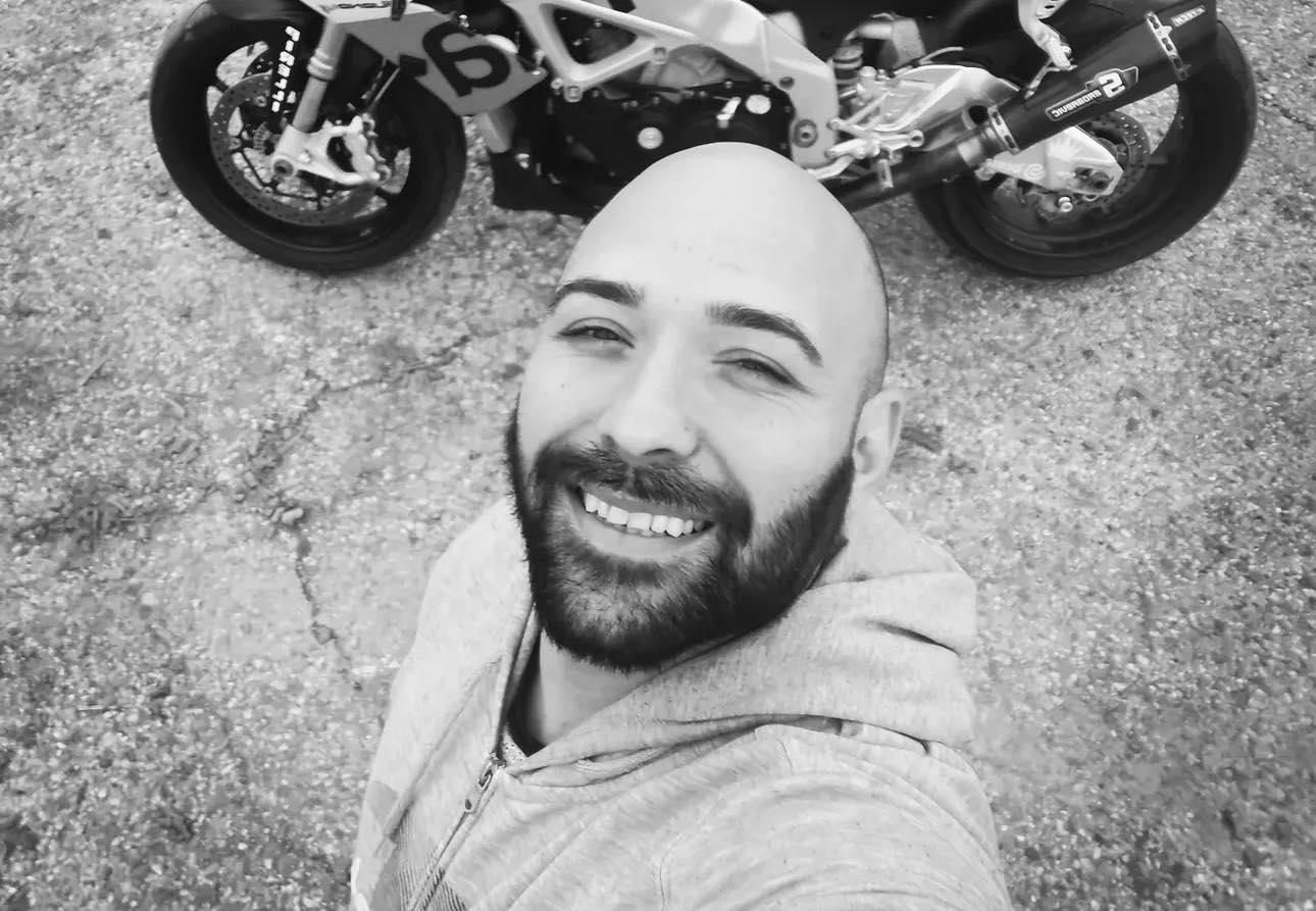 "Namerno me je nervirao..." Pevač o pokojnom bratu Darka Lazića - otkrio detalj sa sahrane koji slama srca