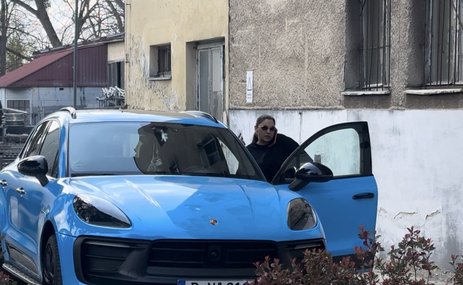 Nadica Ademov dobila zver od 125.000 evra, ali i dalje vozi "staru" mašinu: Evo čime se dovezla na snimanje ZG