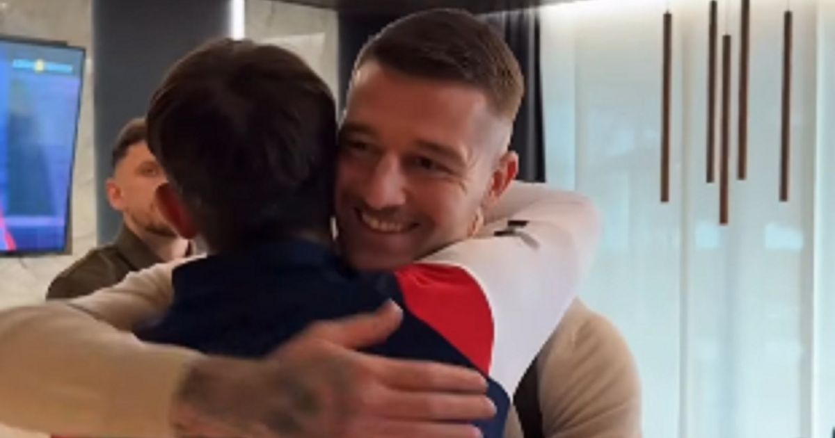 Veljko Paunović ugledao Sergeja i Vanju, pogledajte kako je selektor Srbije dočekao povratnike