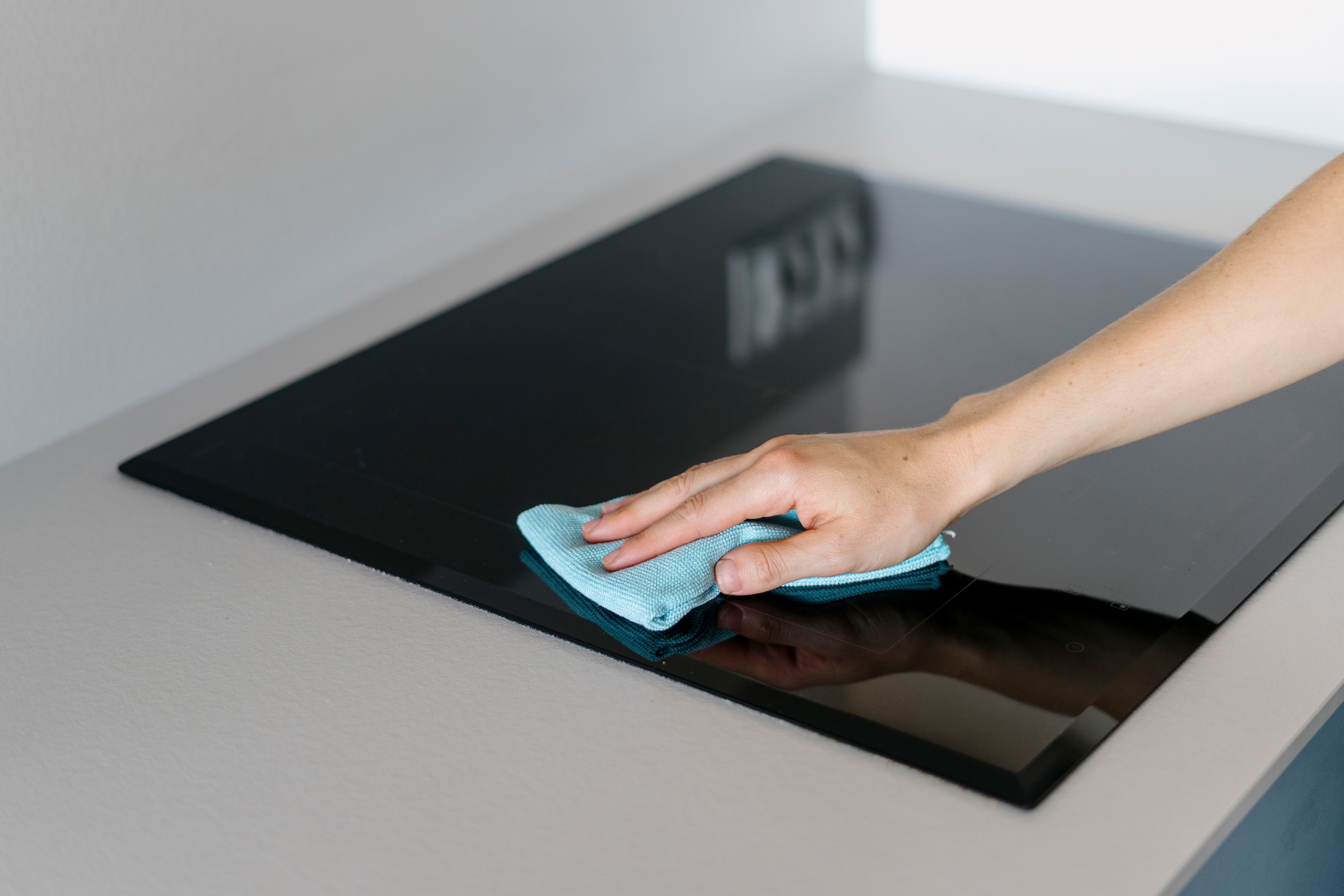 Kako očistiti zagorele ringle bez muke? Namirnica koju svi imamo u frižideru rastvara masnoću bolje od hemije