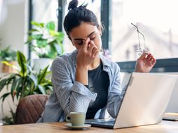 Žena devojka posao stres