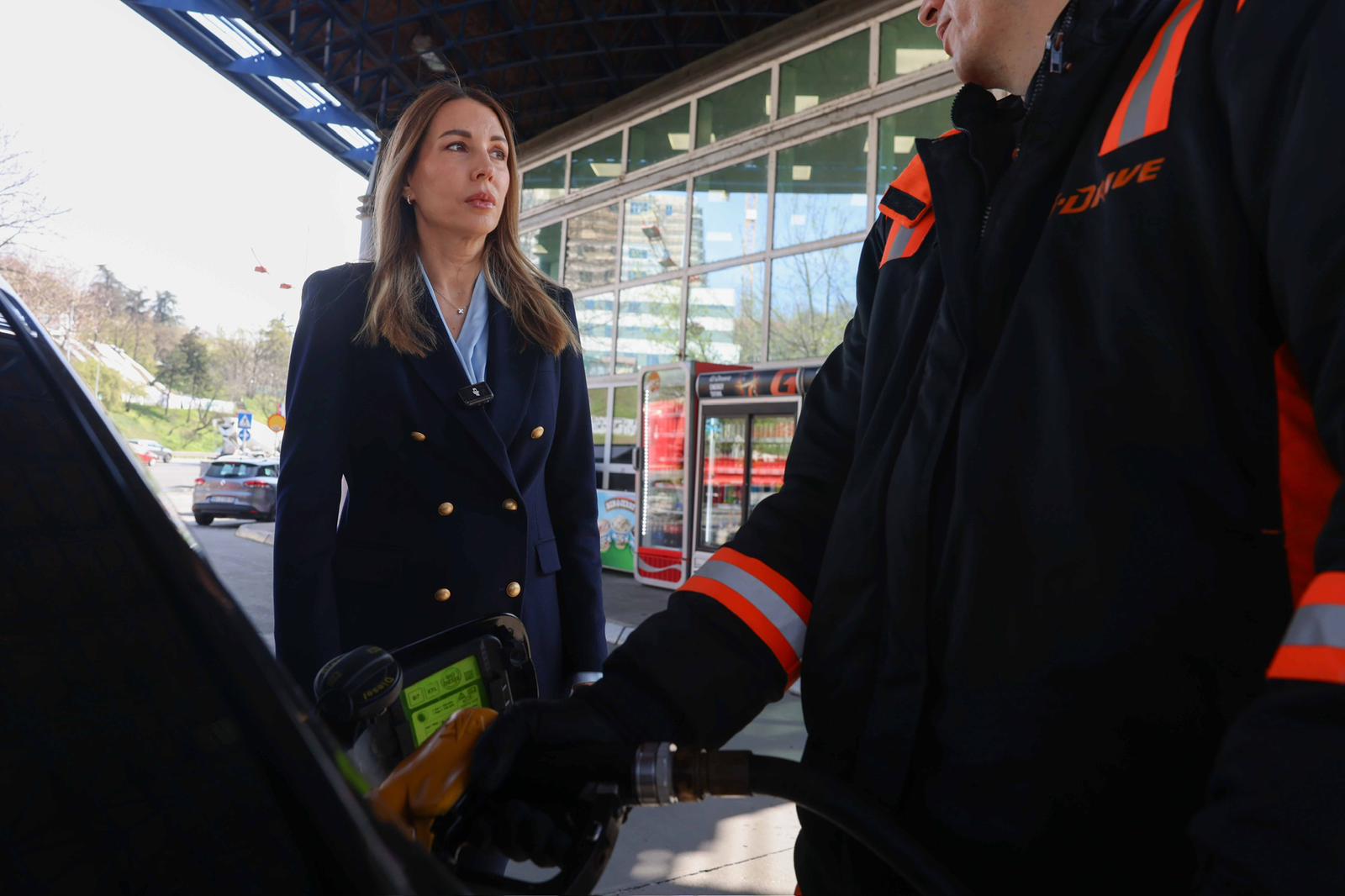 Minister Djedovic Handanovic tours gas stations, speaks about situation in Serbia amid global oil price shock