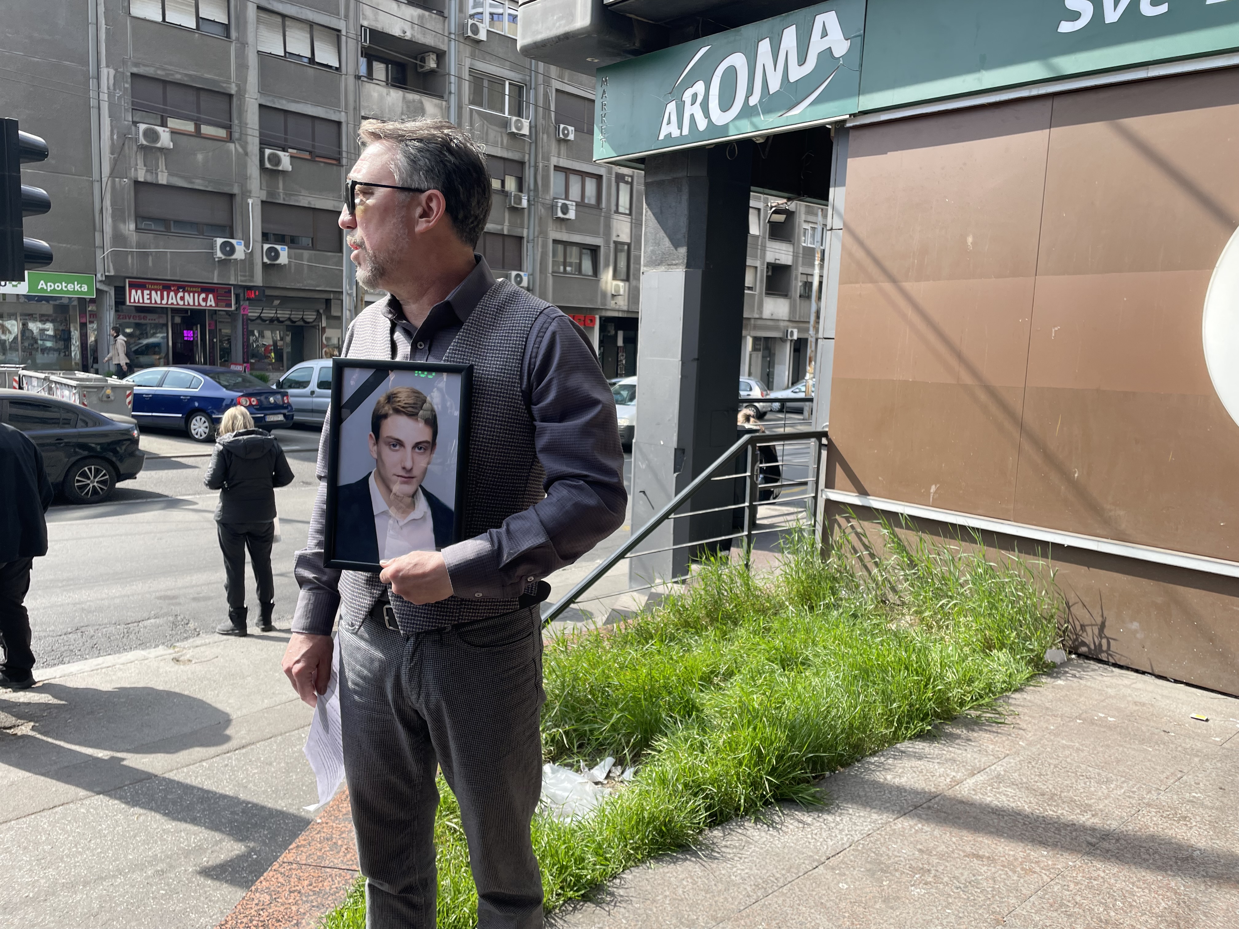 "PRETVORIO SE U KOST I KOŽU, NIJE IZDRŽAO": Potresna ispovest oca mladića koji je brutalno pretučen na Vračaru