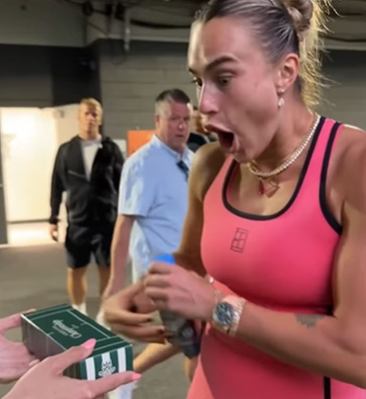 Arina Sabalenka probala zlatni hot-dog koji košta 100 dolara, evo kako je reagovala