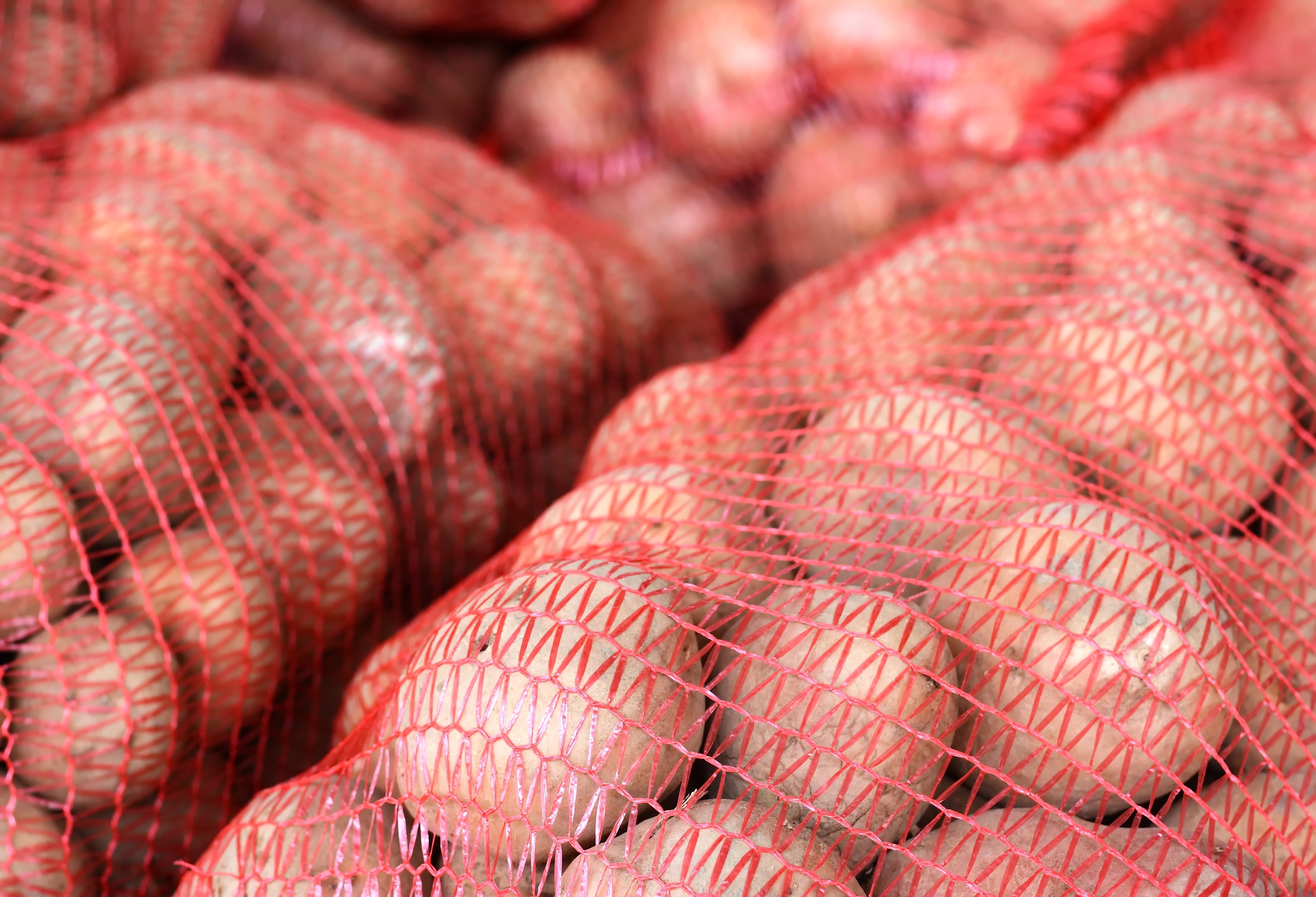 Ne bacajte mrežicu od krompira, biće korisnija nego što mislite: Zamena je za 3 stvari koje redovno kupujete