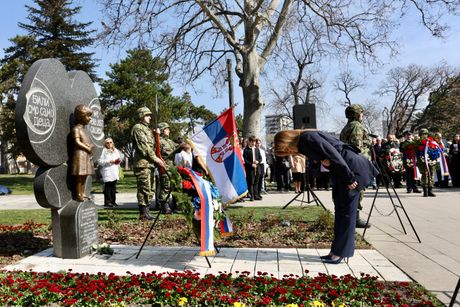 Milica Đurđević Stamenkoviski položila venac za žrtve bombardovanja 1999.