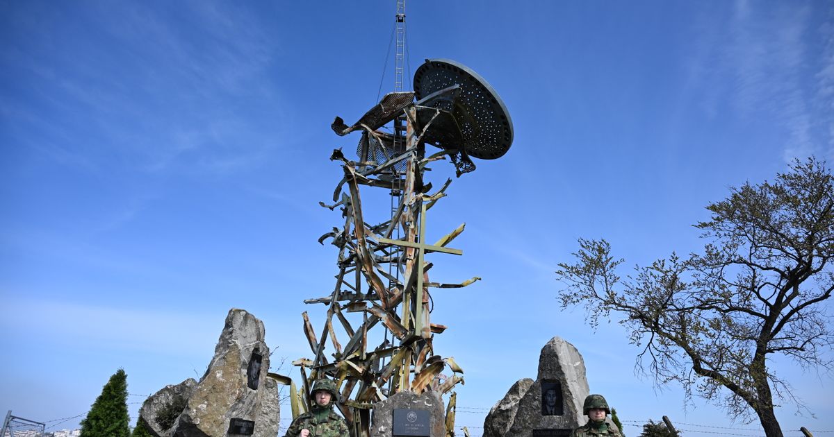 Položeni venci na Straževici gde je pre 27 godina pala prva NATO bomba u Beogradu 1999.