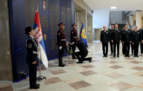 Polaganje venaca stradalima 1999.