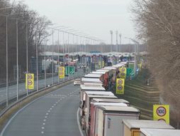 Kamioni čekaju i do pet sati