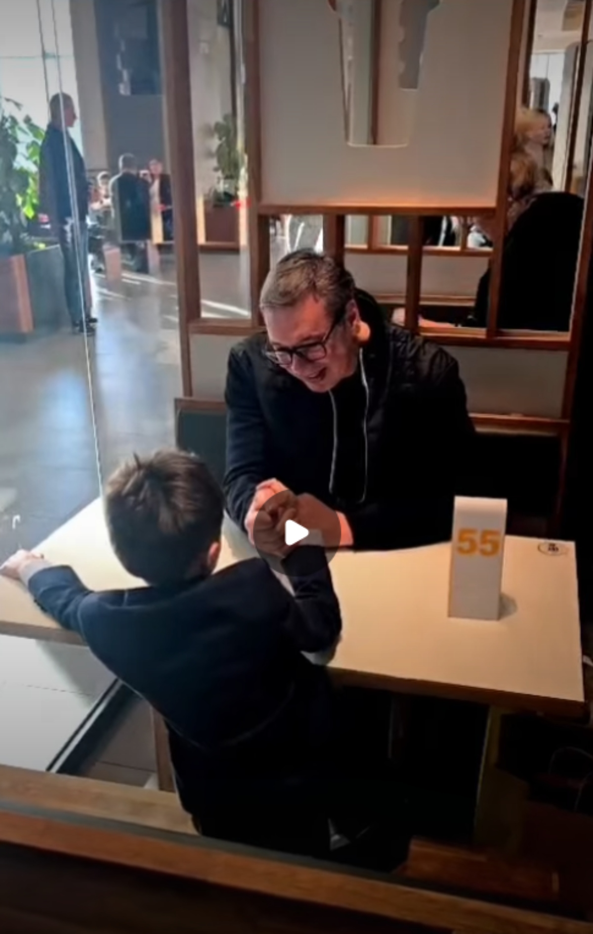 Vučić prvi put pokazao sina Vukana na društvenim mrežama: Evo gde su bili i šta su radili