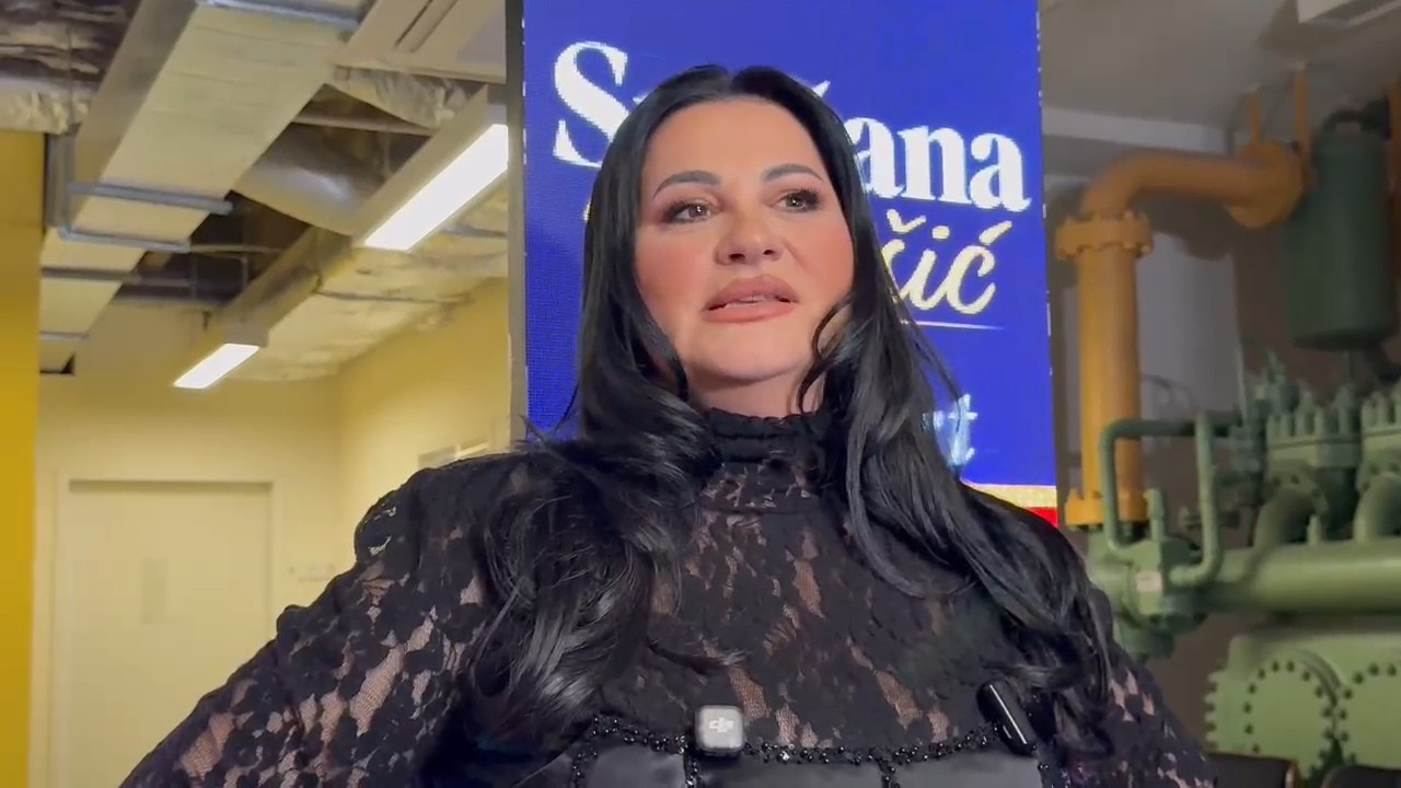 Povređena Jana Todorović se pojavila kao specijalni gost na koncertu Snežane Đurišić: "Pala sam ispred radnje"
