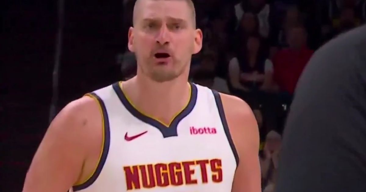 Jokić pobesneo na ženu usred meča, okrenuo se ka njoj posle sumnjive odluke i svašta joj rekao