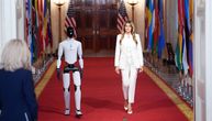 Melanija Tramp stigla na samit u Belu kuću u pratnji humanoidnog robota