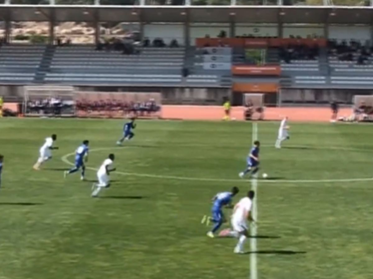 Kakva majstorija Mihajla Cvetkovića: Dao gol Engleskoj sa pola terena, pogledajte projektil srpskog napadača