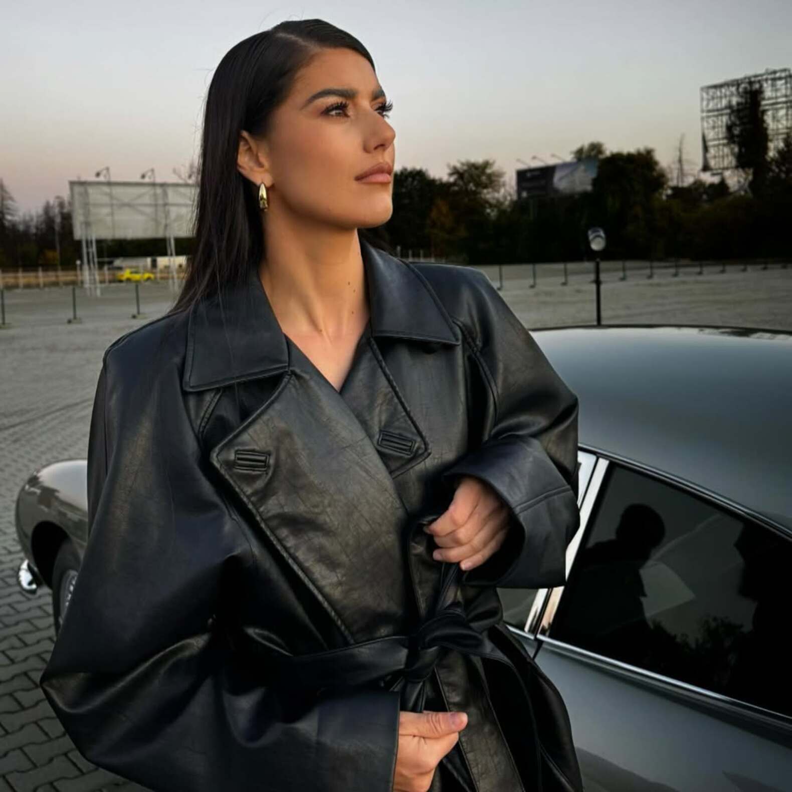 Još jedna lepotica iz susedstva se pojavila u loži Janika Sinera, smuvao Bosanku, a sada je i ona došla