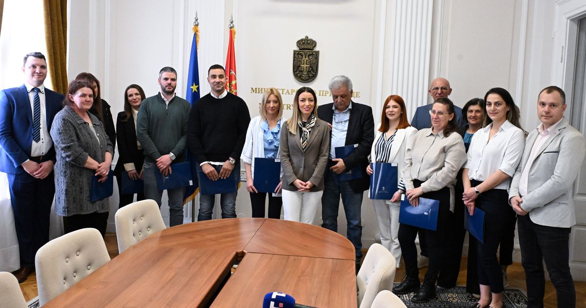 Podrška preduzetnicima: Ministarka Mesarović dodelila 12 rešenja o bespovratnim sredstvima