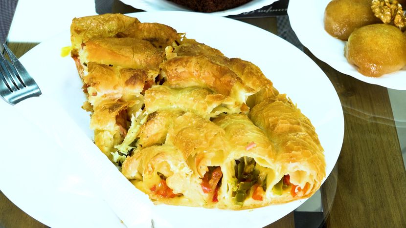 pita sa paprikom i kačkavaljem