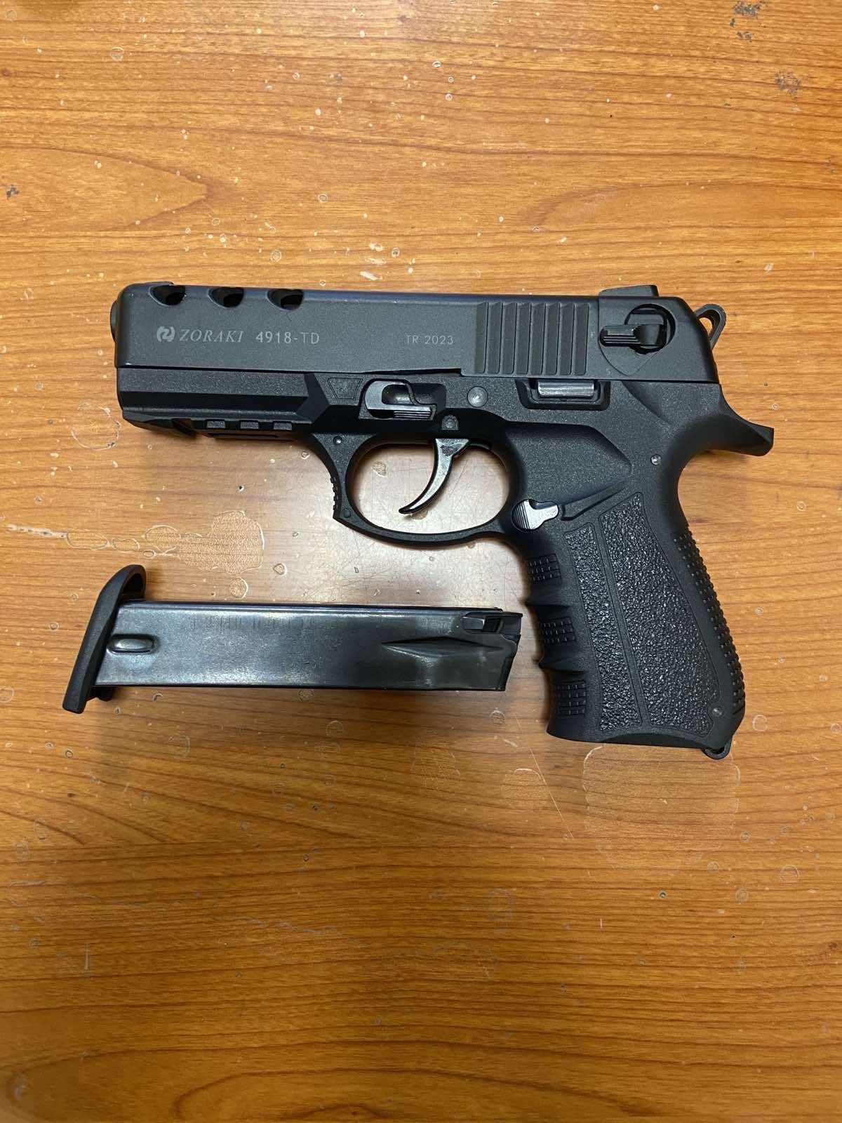 Nikšićanin šenlučio u Ulcinju: Policija brzo reagovala, privela ga i oduzela oružje