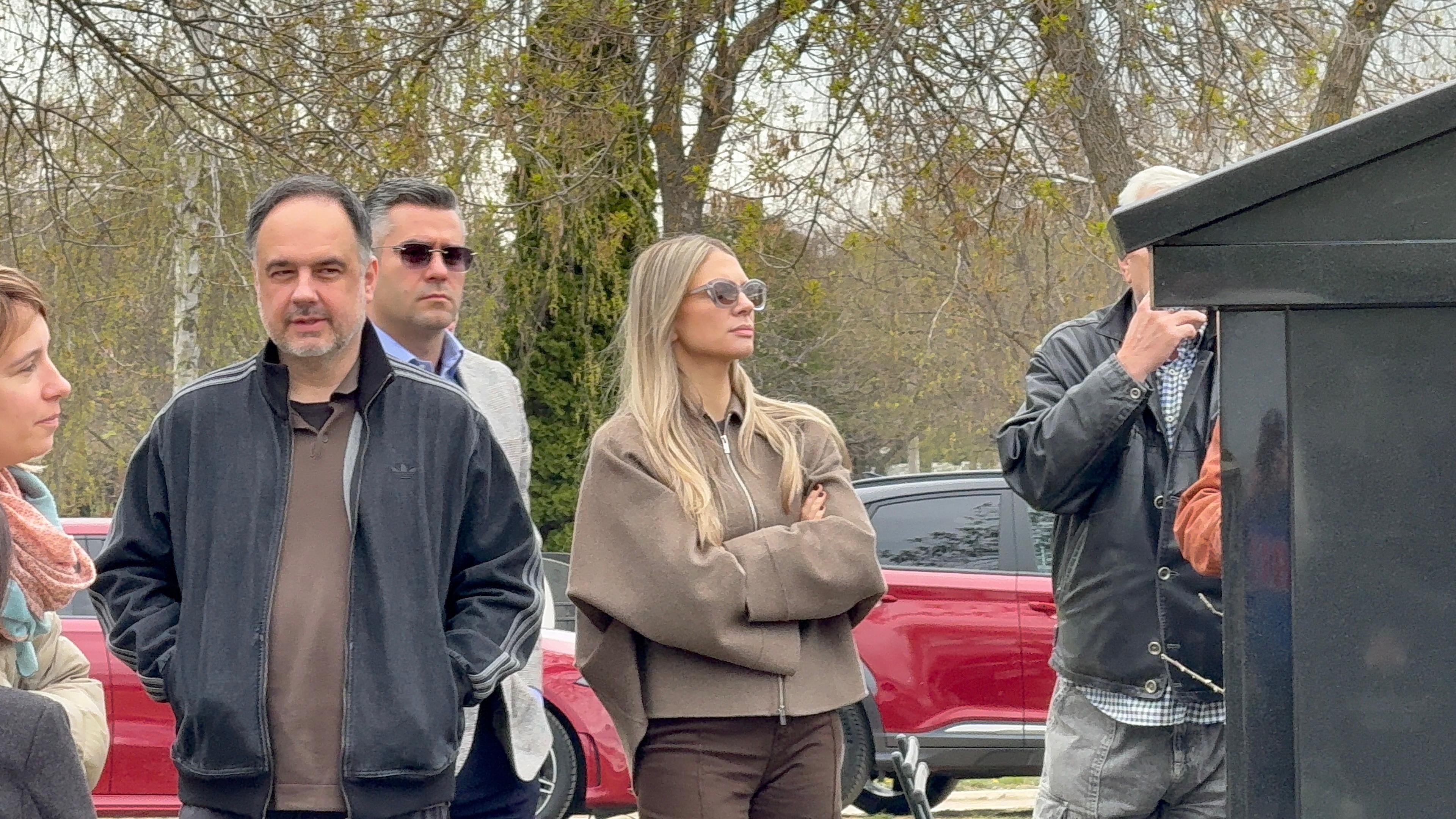 Ovo je prelepa sestra Marinka Madžgalja: Ljubica stigla na pomen, danas je 10 godina od smrti njenog brata