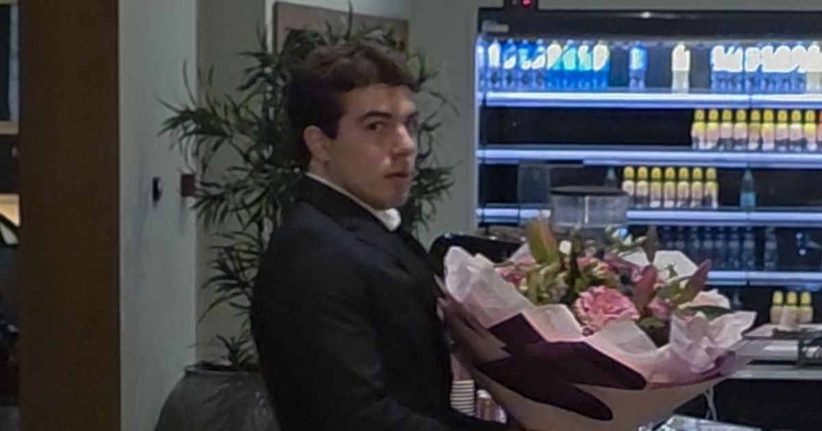 Vesna i Đole Đogani nisu pozvani na Lunino slavlje! Stigao njihov zgodni sin, u rukama doneo poklon za sestru