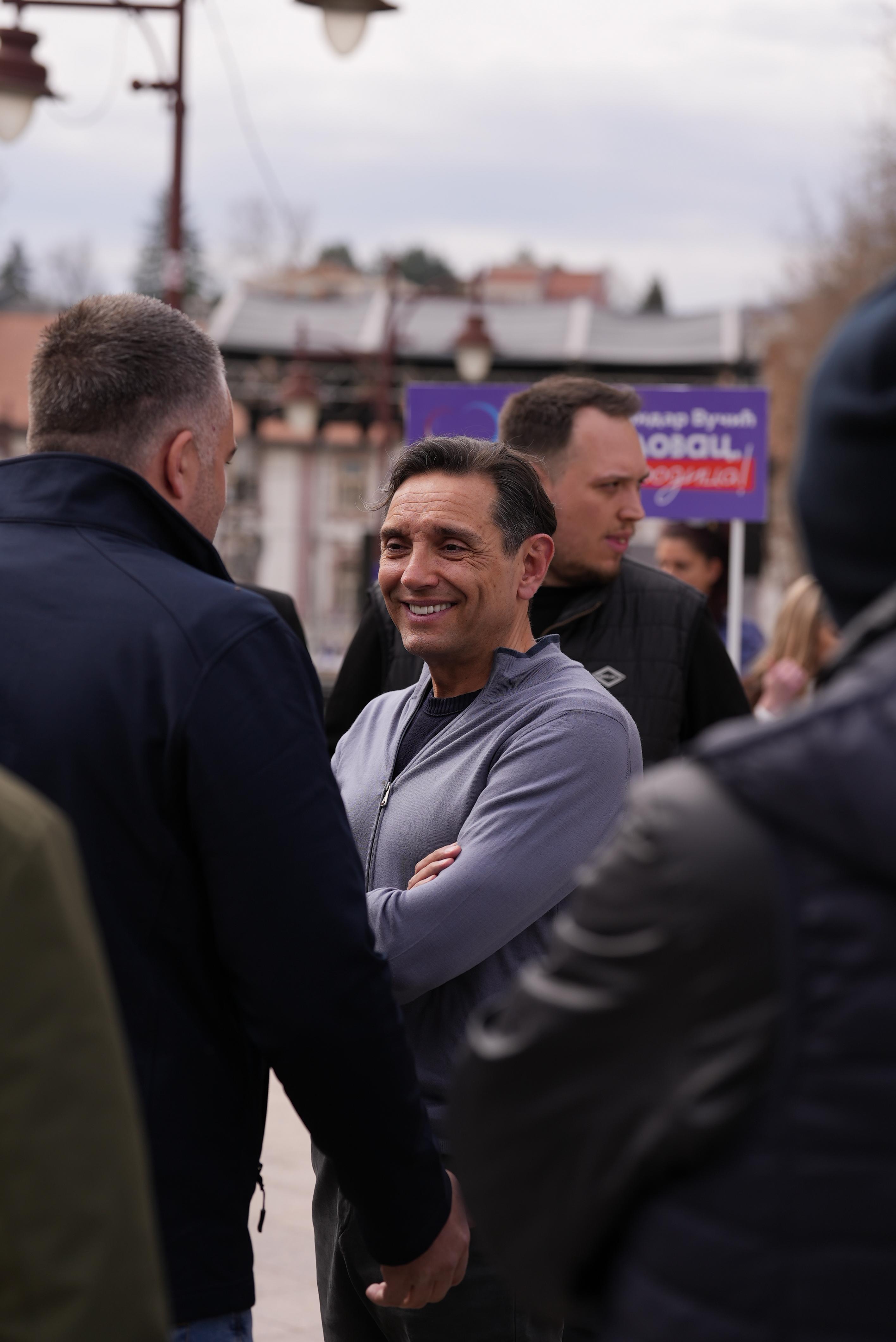 Aleksandar Vulin razgovarao sa građanima Aranđelovca: Glasajte za svoje komšije, za porodicu