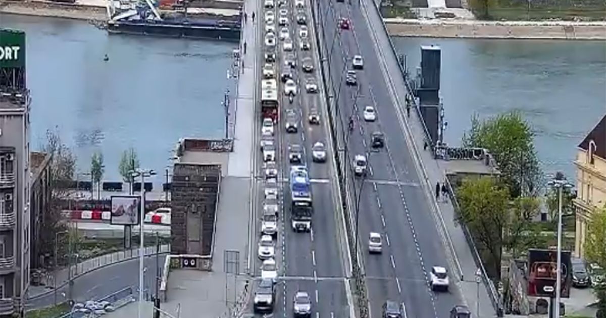 Pojačan saobraćaj širom Srbije tokom praznika: Gde će biti najviše gužvi i kako ih izbeći?