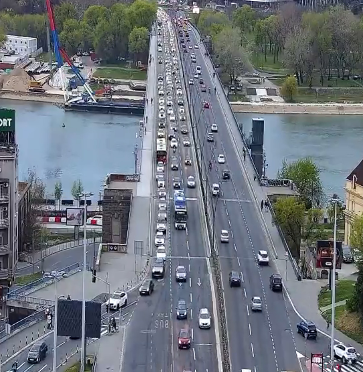 Pojačan saobraćaj širom Srbije tokom praznika: Gde će biti najviše gužvi i kako ih izbeći?