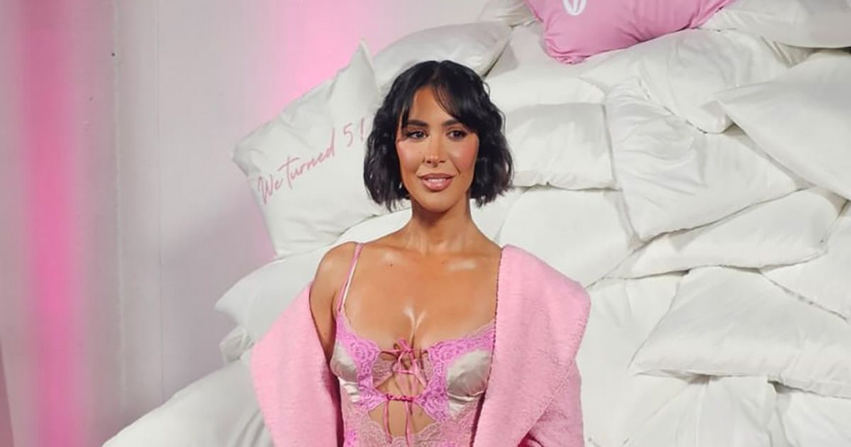 Dunja Jovanić nikad provokativnija ukrala poglede: Nauljena, u čipkanoj spavaćici i štiklama u javnosti