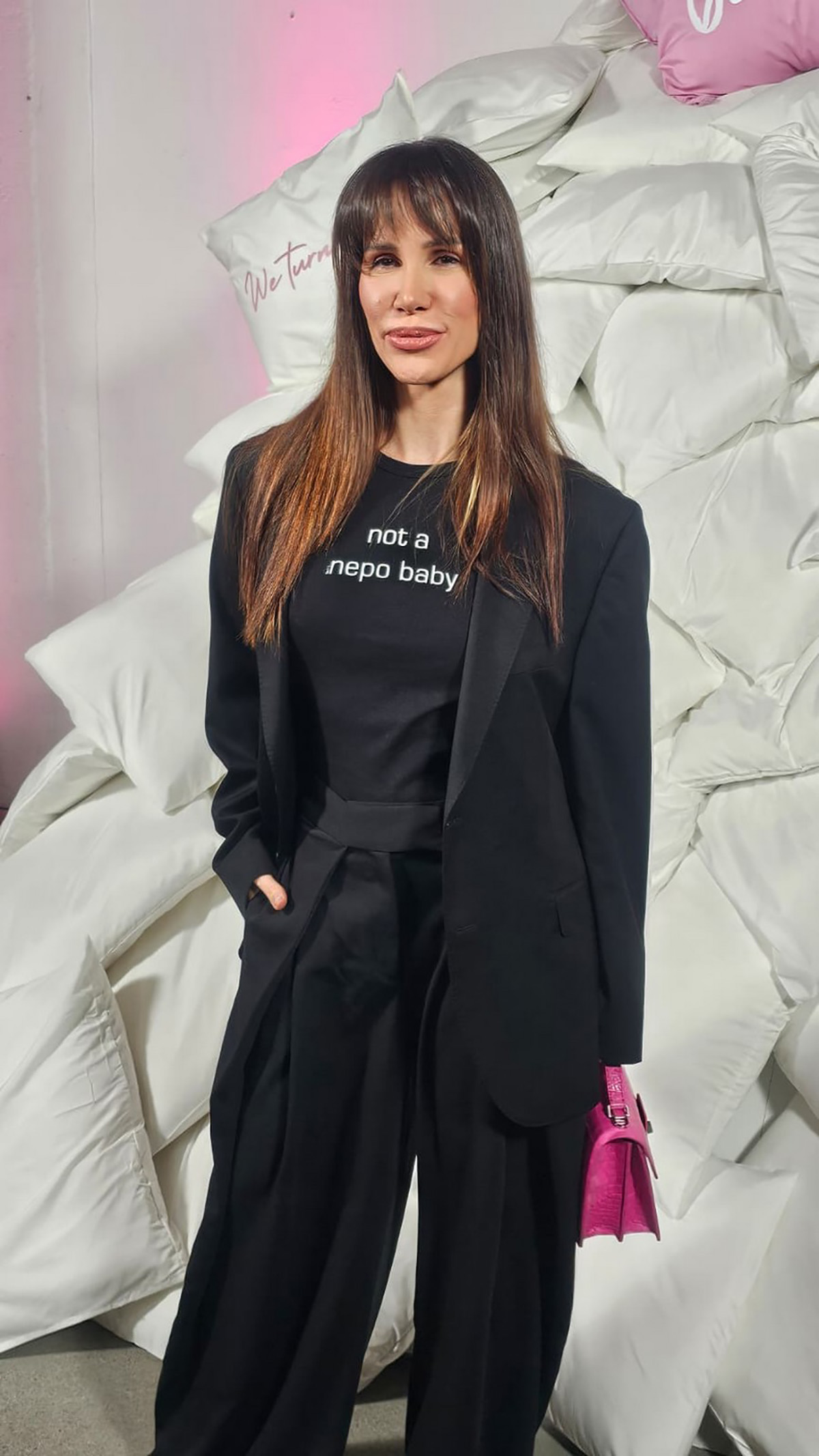 Nikolija natpisom na majici poručila da nije "nepo beba", a evo šta to stvarno znači: Mnogi se ne bi složili