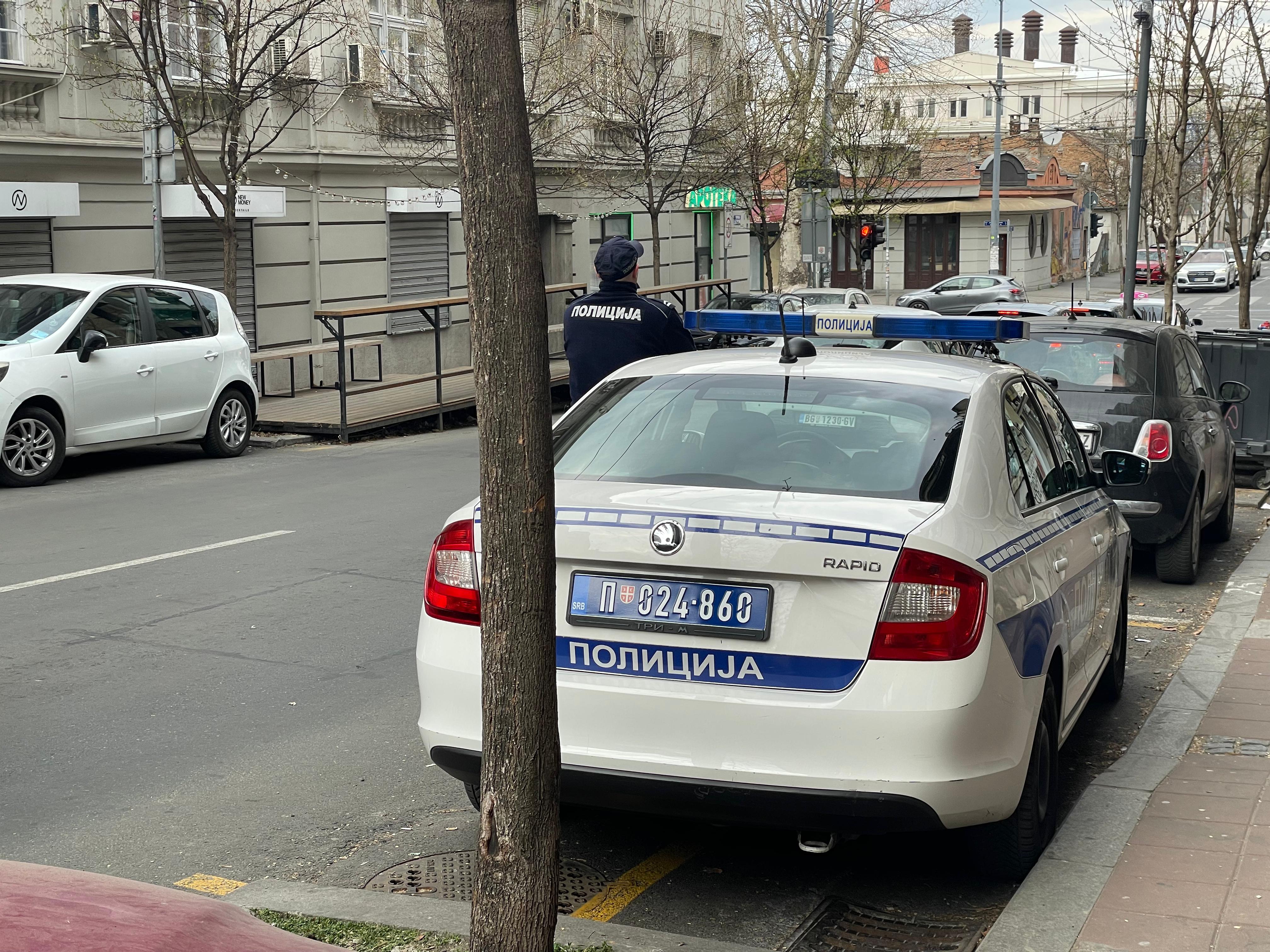 Prve slike sa mesta pronalaska munificiranog tela na Dorćolu: Čovek preminuo, pas jeo telo?