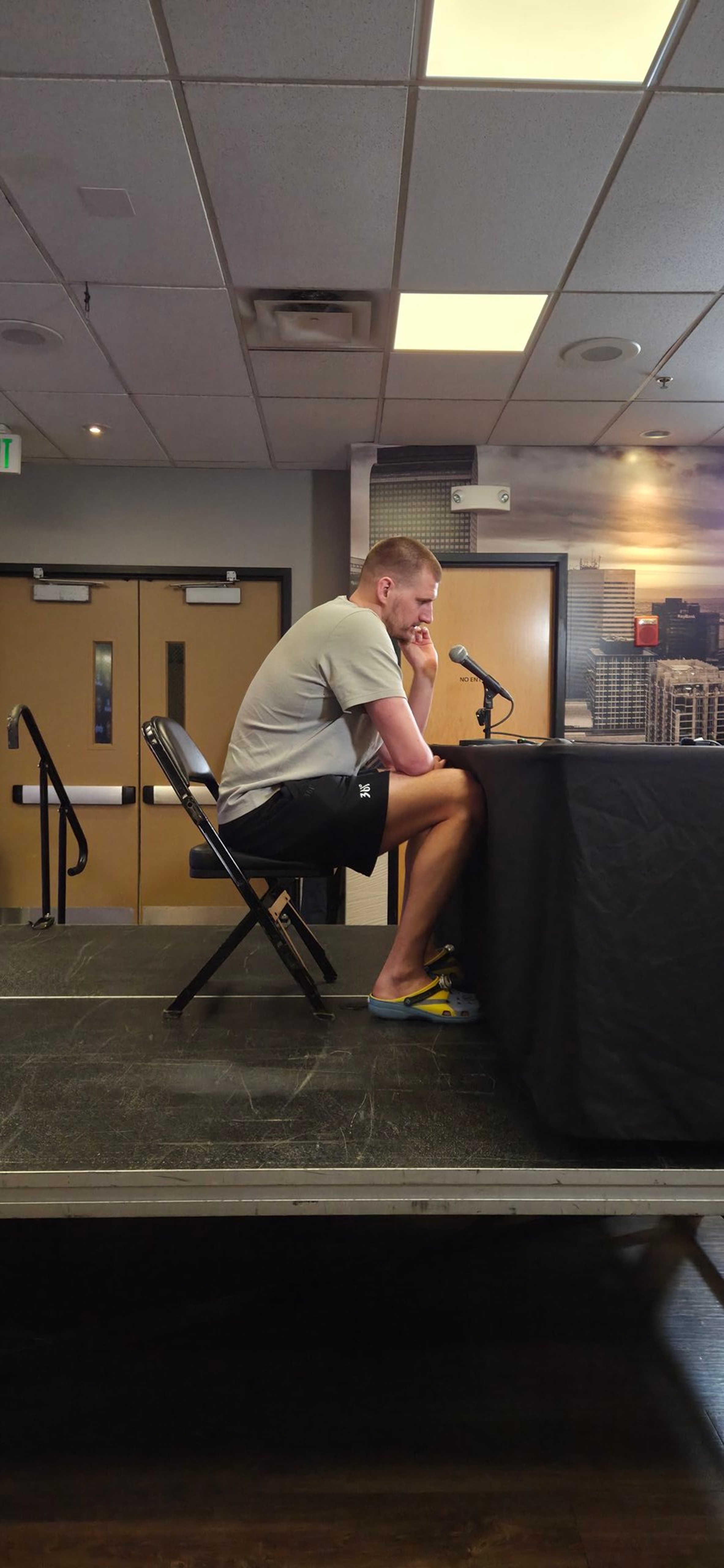 Jokić odigrao monstruozno, svi pričaju o njegovom stajlingu posle istorijske utakmice i onome što je obuo