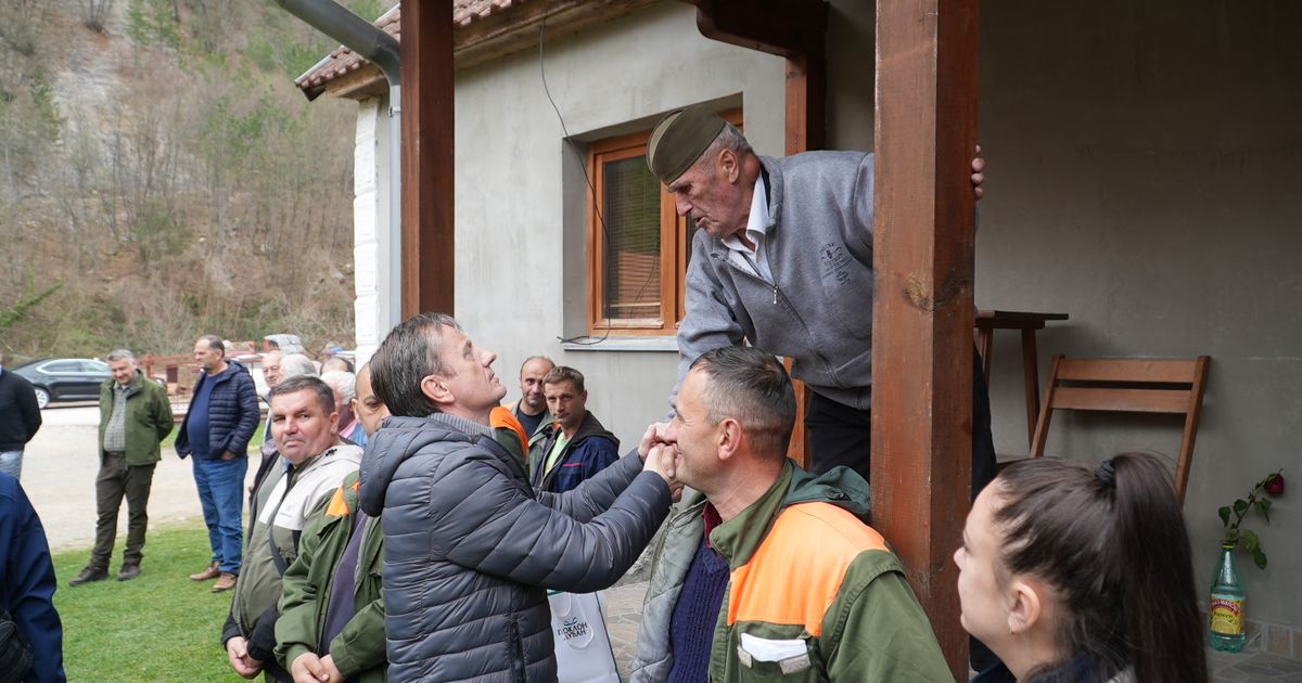 Vredni Jovanovići ostali na dedovini: U kući ih živi čak 9, pokrenuli su biznis, a ovo im je najveći problem
