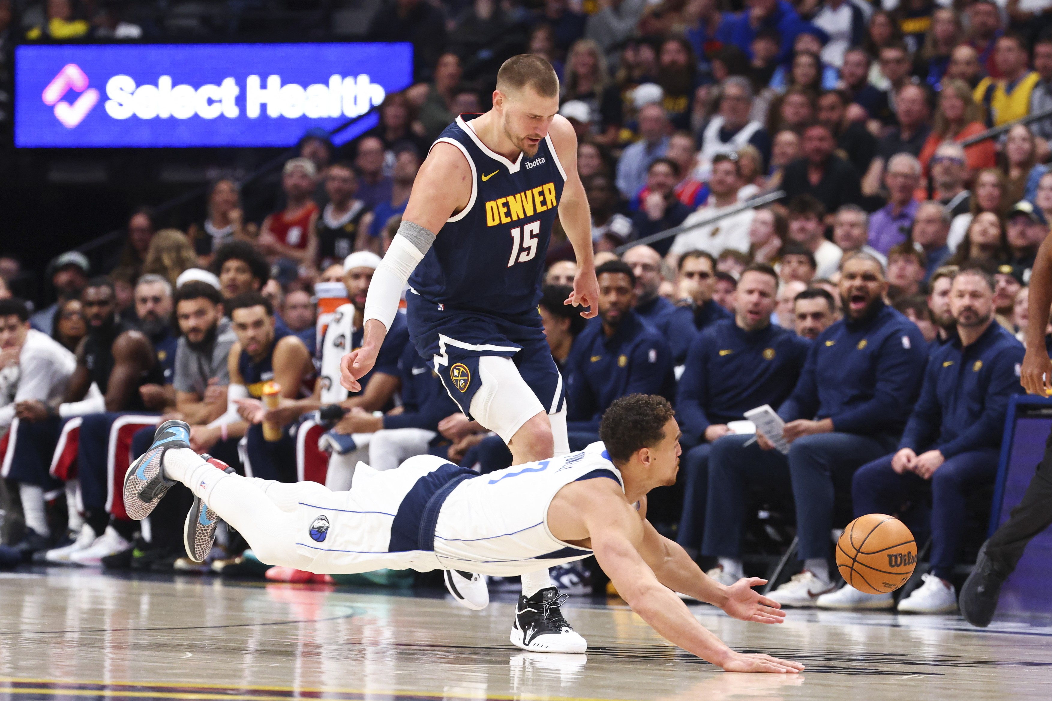 Nikola Jokić opet ispisao istoriju, odigrao još bolje nego pre 24 sata i neviđenim tripl-dablom doneo pobedu