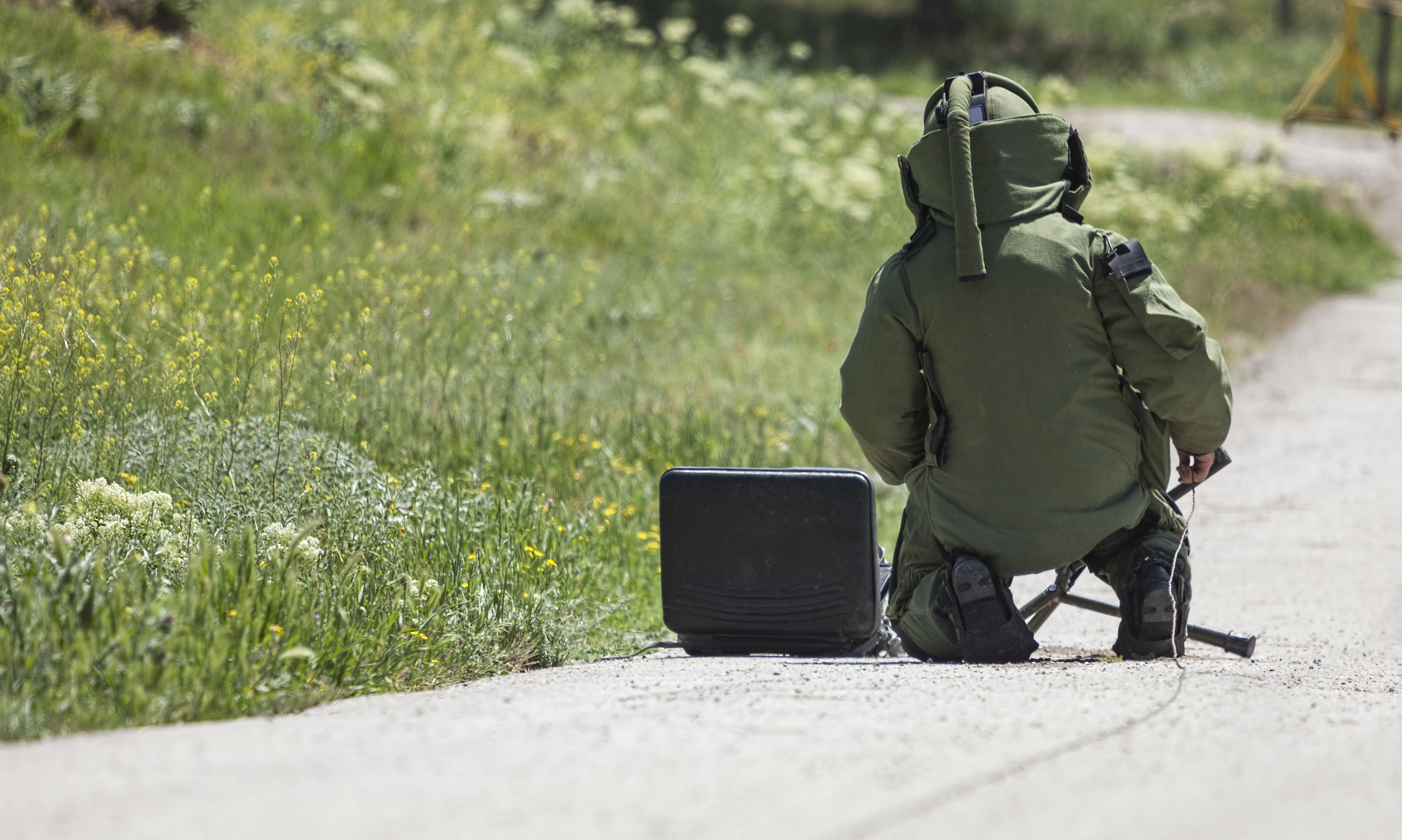 DRAMA U PARKU Klinci se igrali s granatom, misleći da je igračka: Policija hitno reagovala, sve je snimljeno!