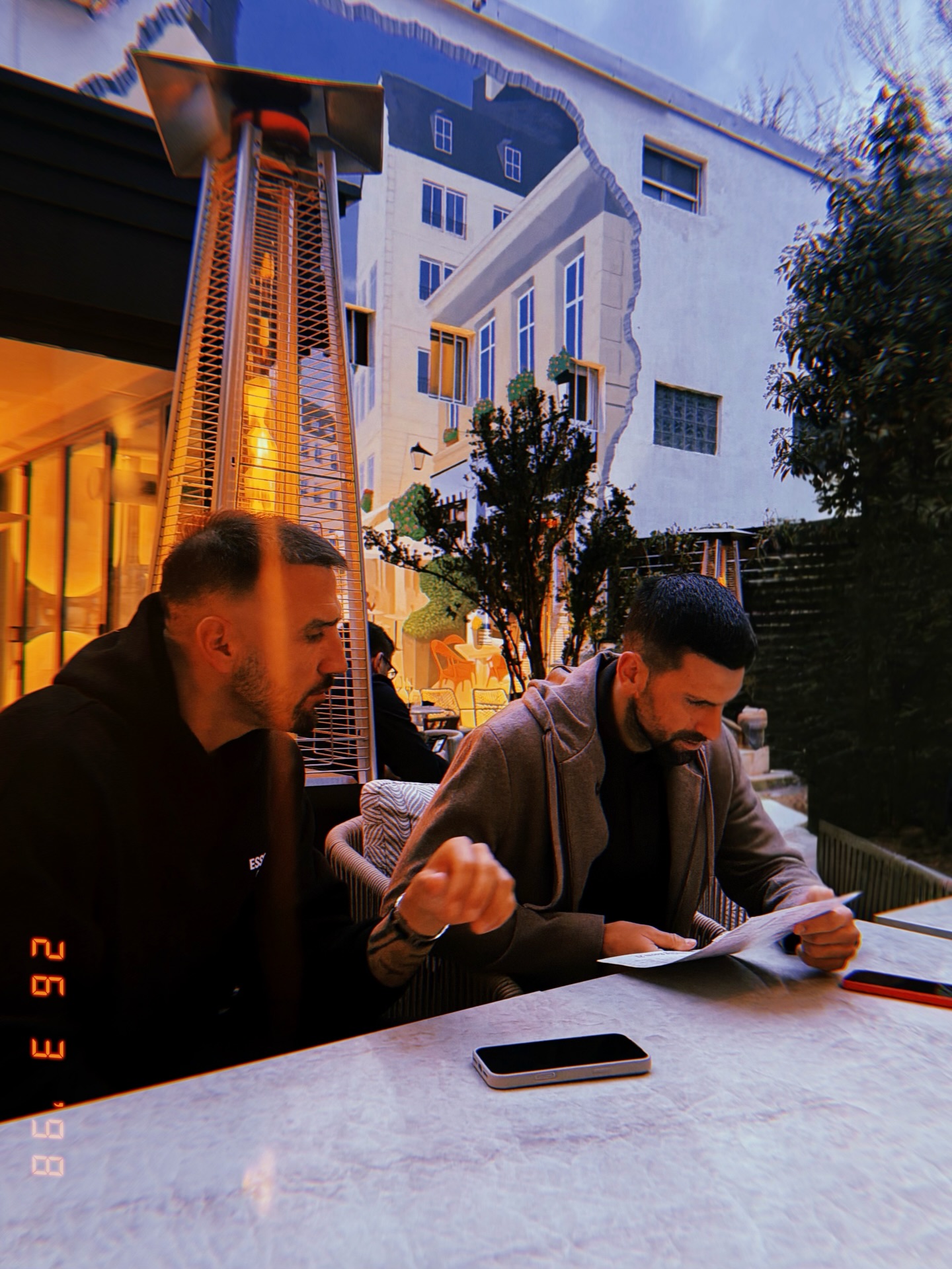 Novak Đoković se vratio u Beograd: Sedeo za sto s blizancima, jedan počeo karijeru u Zvezdi, drugi u Partizanu