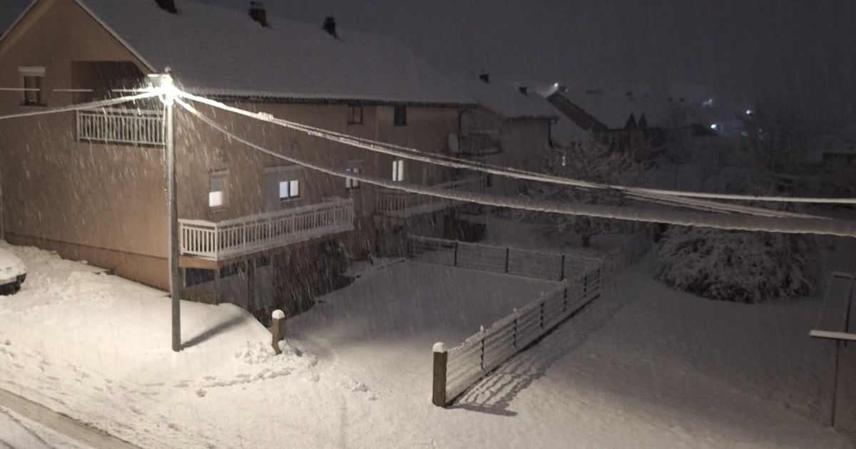 Sneg nemilosrdno pada po Nevesinju: Prizori zimske idile usred proleća