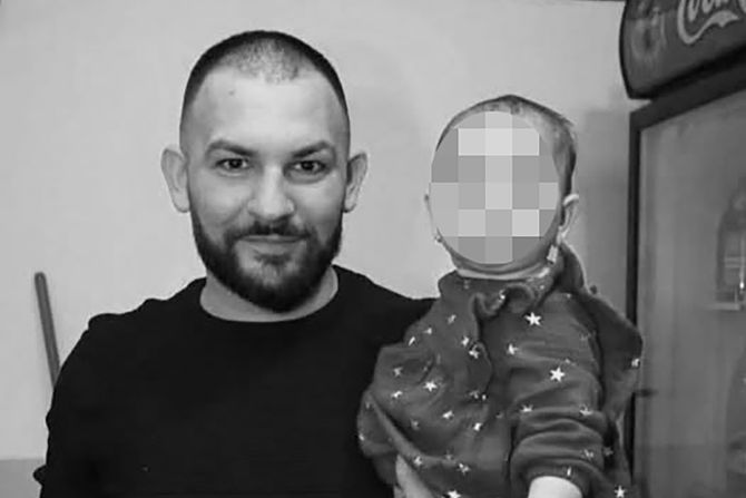 “NE MOGU, IZLAZI”: Posljednje riječi oca heroja koji je preminuo spasivši suprugu i tri ćerke iz požara – Vijesti “NE MOGU, IZLAZI”: Posljednje riječi oca heroja koji je preminuo spasivši suprugu i tri ćerke iz požara – Vijesti